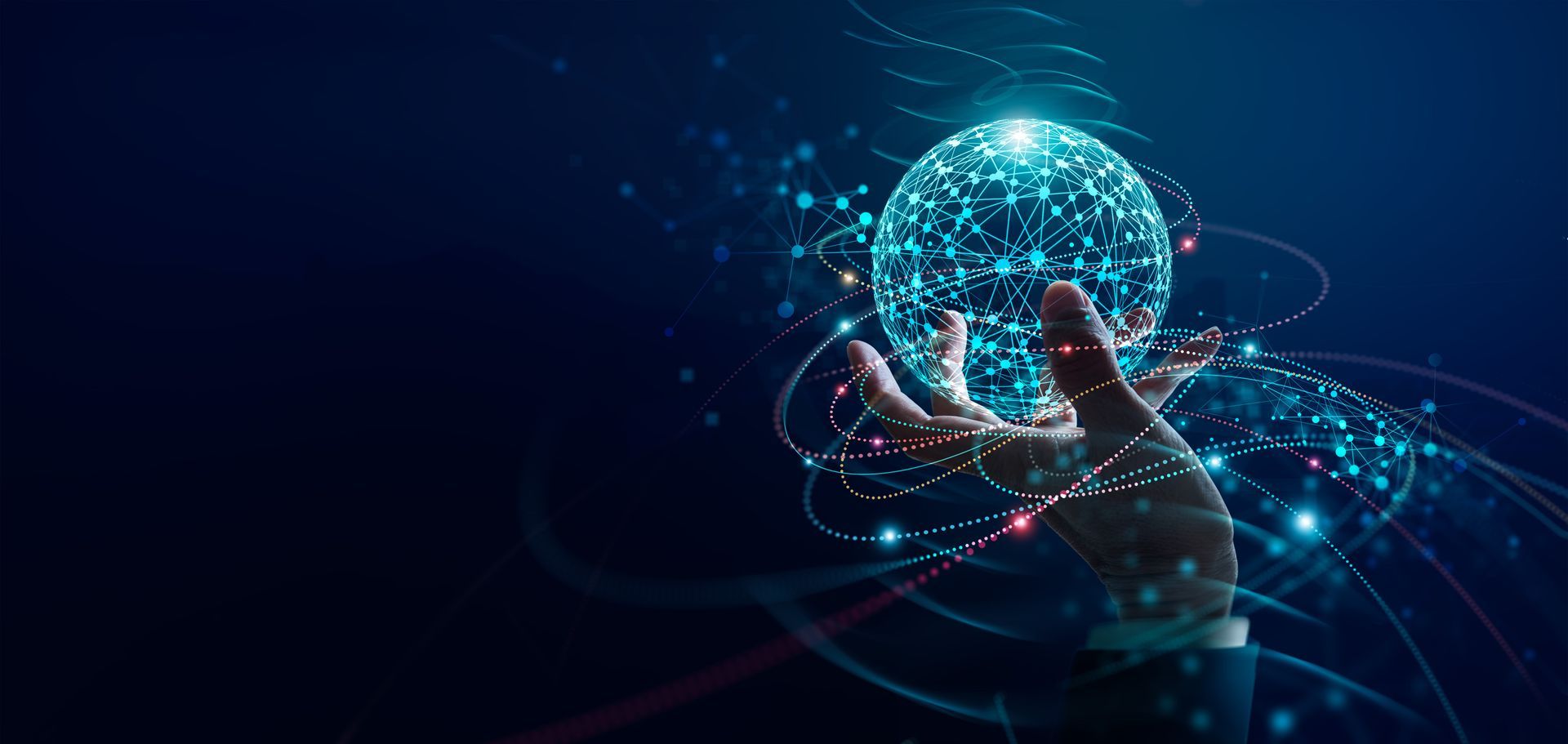 Une main tenant une sphère bleue lumineuse, entourée de connexions numériques, sur un fond bleu foncé.