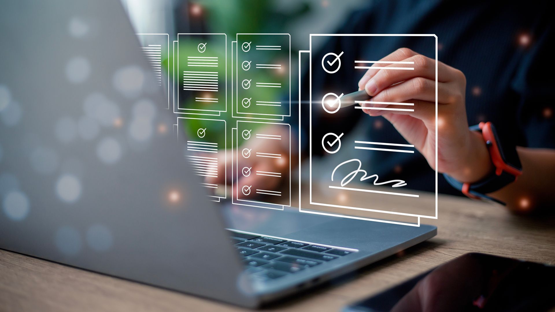 Une personne signe numériquement un document sur un ordinateur portable, avec une liste de contrôle superposée.