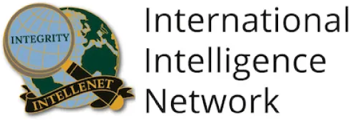 Globe terrestre avec loupe, INTÉGRITÉ dans un cercle et bannière avec INTELLENET au-dessus du texte Réseau international de renseignement.