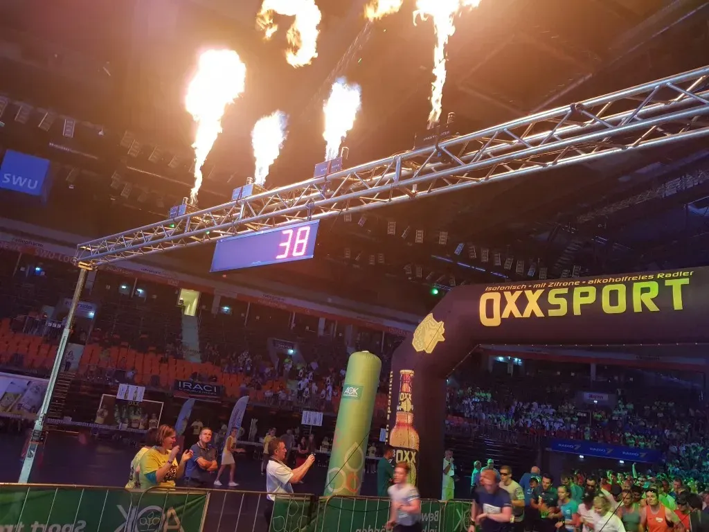 Feureshow bei der Laufveranstaltung OXXSPORT