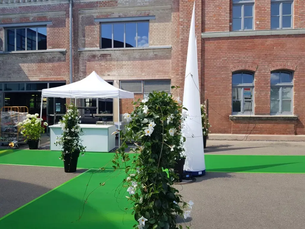 Außenbereich der Oldtimerfabrik Classic in Neu-Ulm