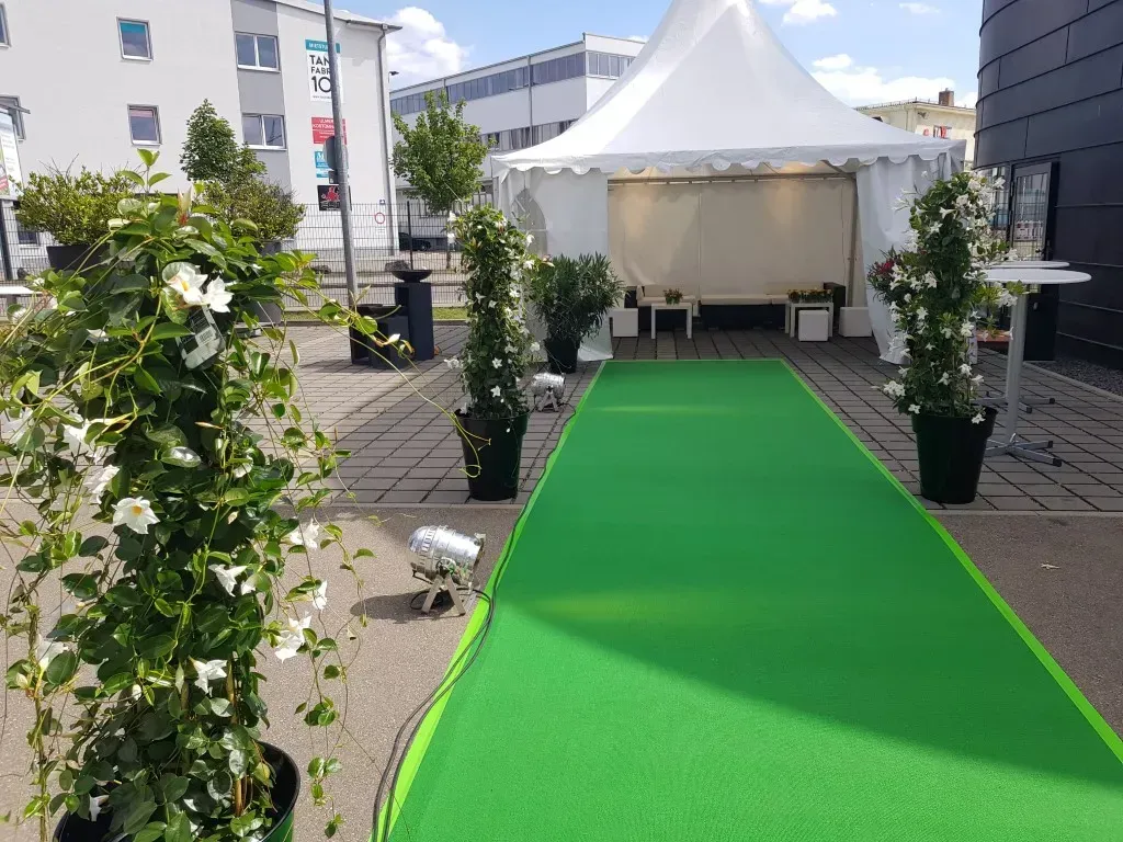 Außenbereich der Oldtimerfabrik Classic in Neu-Ulm