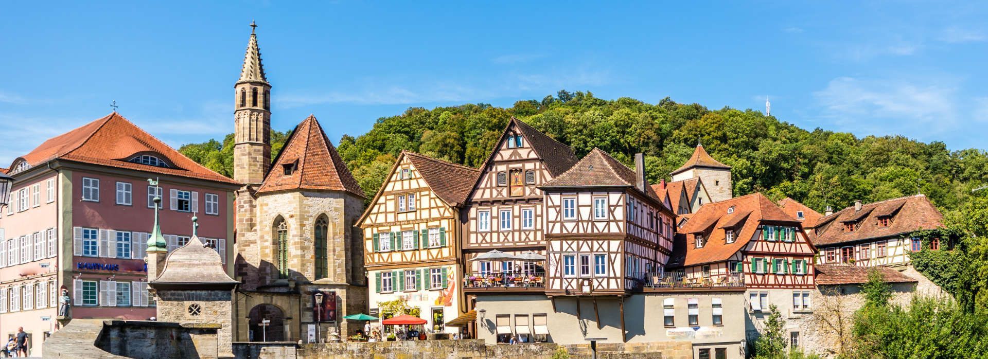 Ausstellung und Illumination in einer Tropfsteinhöhle