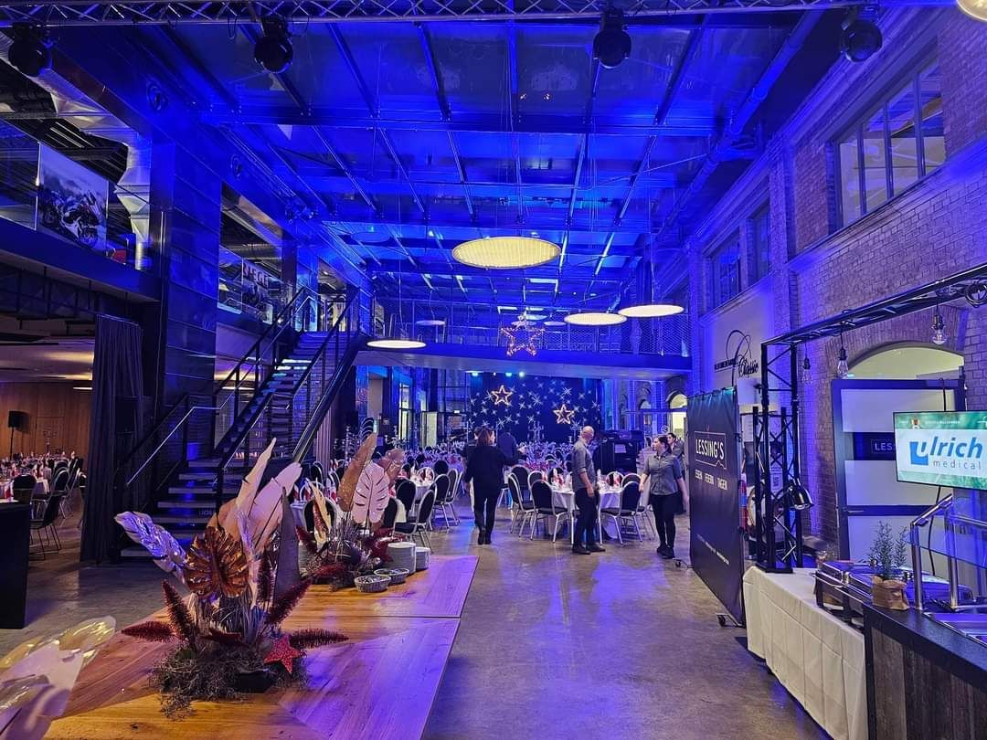 Weihnachtsfeiern mit Moser Event Plus in der OldtimerFabrik Classic in Neu-Ulm