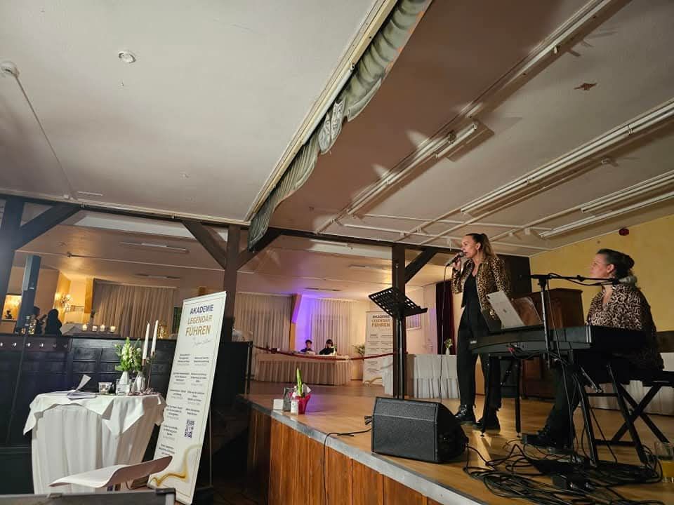 Melanie Williams präsentiert ihr neues Buch mit Thomas Kießling, Nicole Häußler und Moser Event Plus