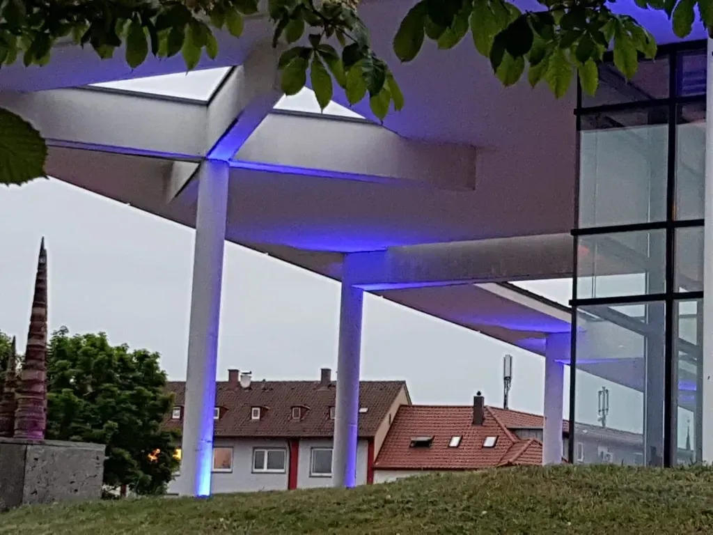 Licht Performance auf der Terrasse eines großen Restaurants