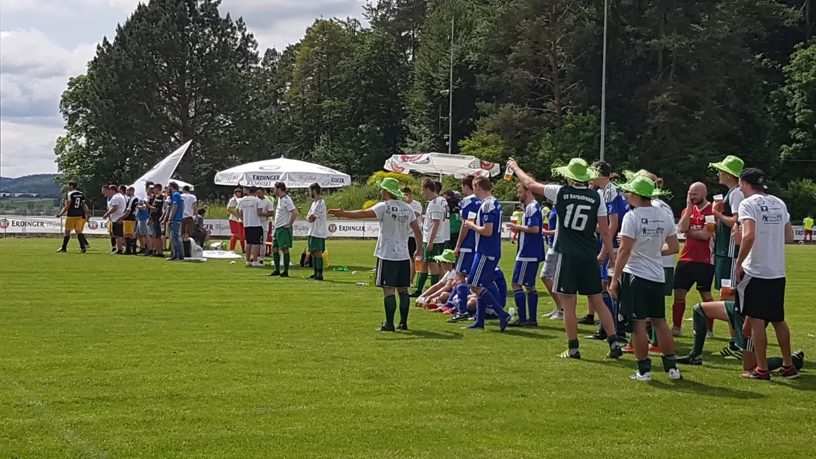 Fußballmannschaften in der Vorbereitung für den Meister Cup