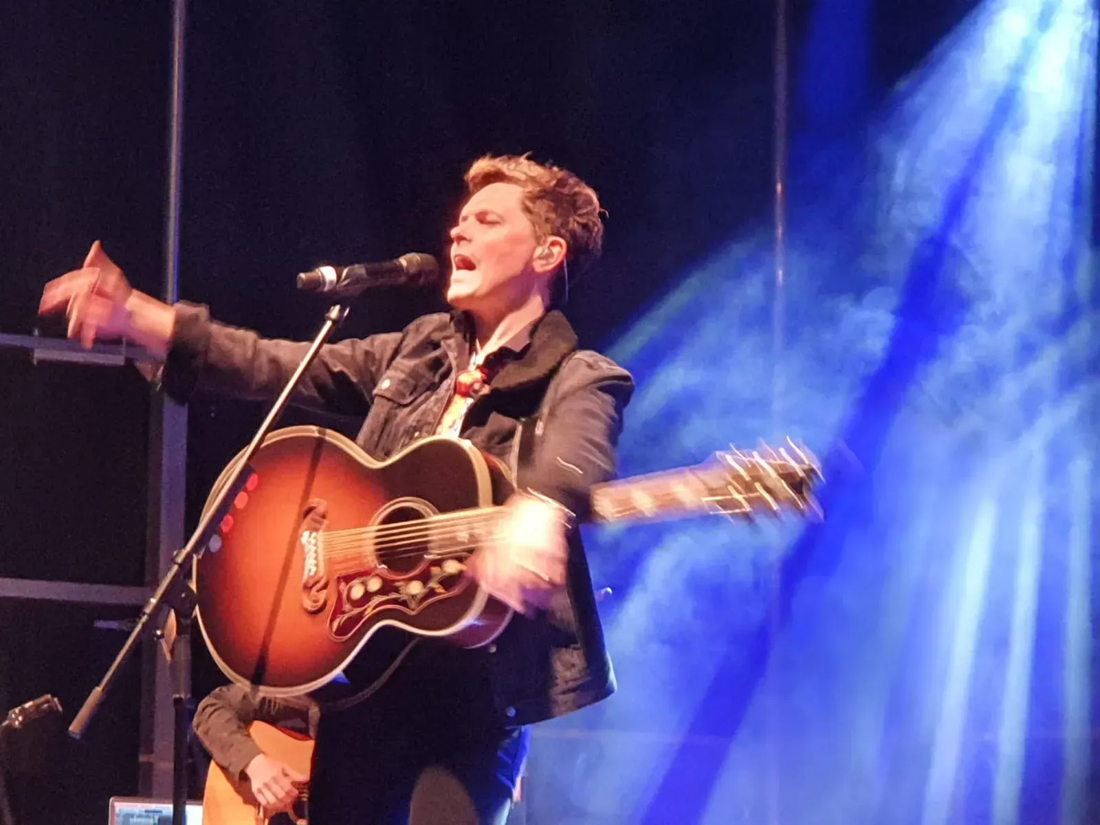 Liveauftritt von Paddy Kelly auf der Bühne von Radio7