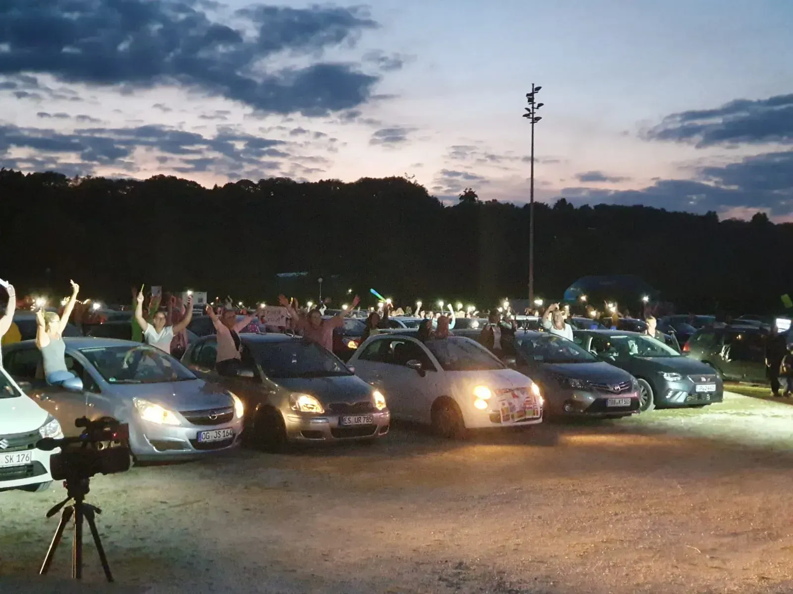 Ein Autokonzert von Radio7 in der Coronapandemie