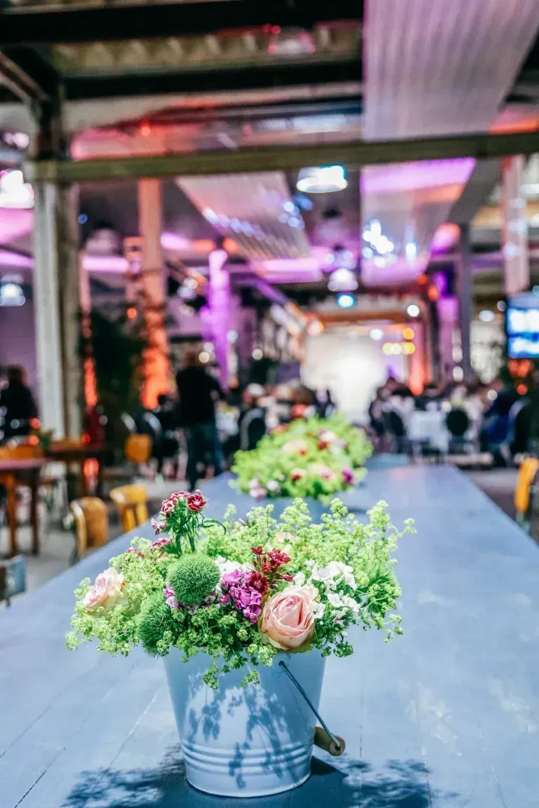 Blumengesteck als Eventdekoration