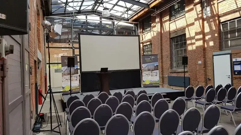 Dekorierter Saal der Manufaktur B26 für Tagungen und Ausstellungen