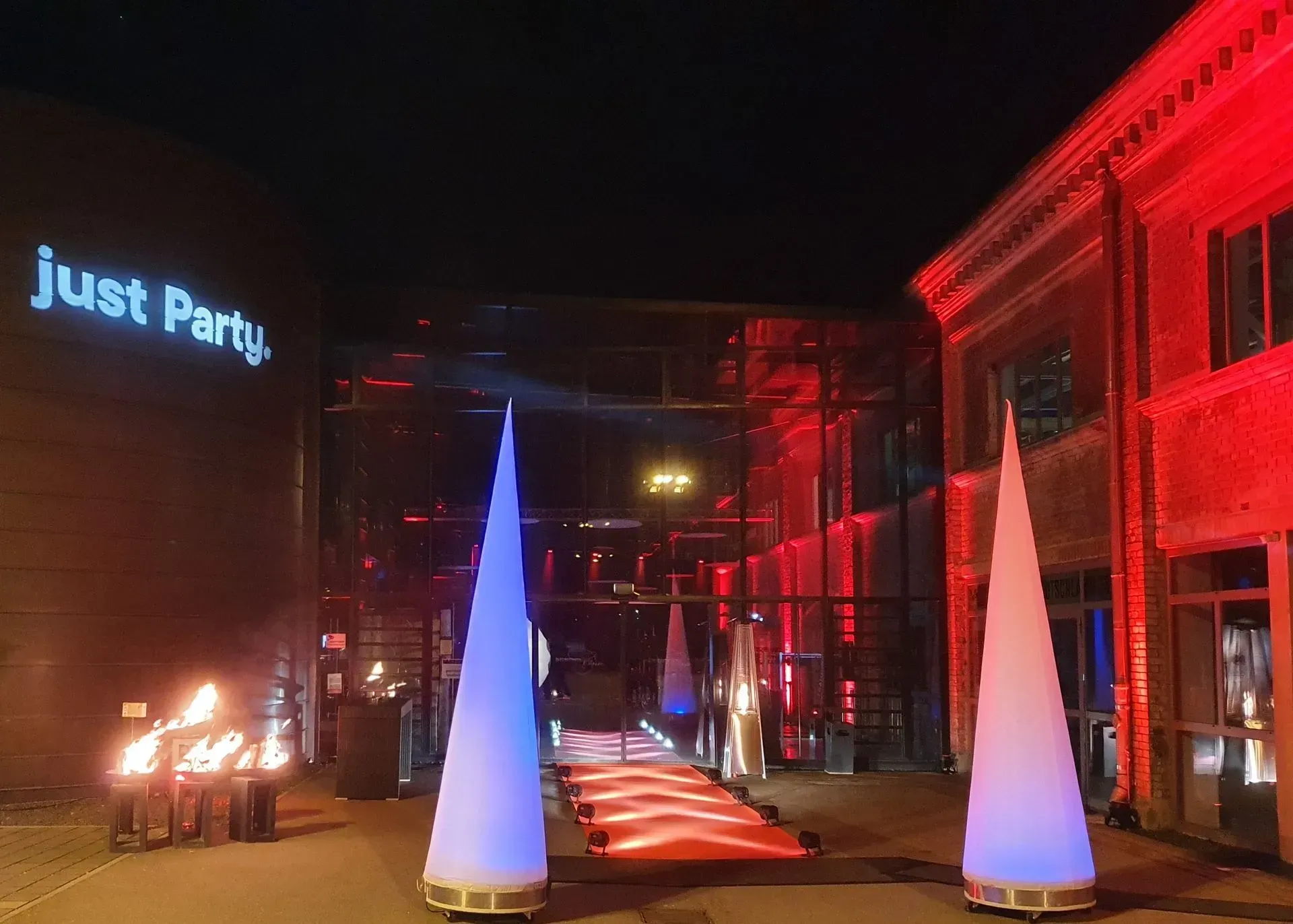 Außenbereich der Oldtimerfabrik Classic in Neu-Ulm