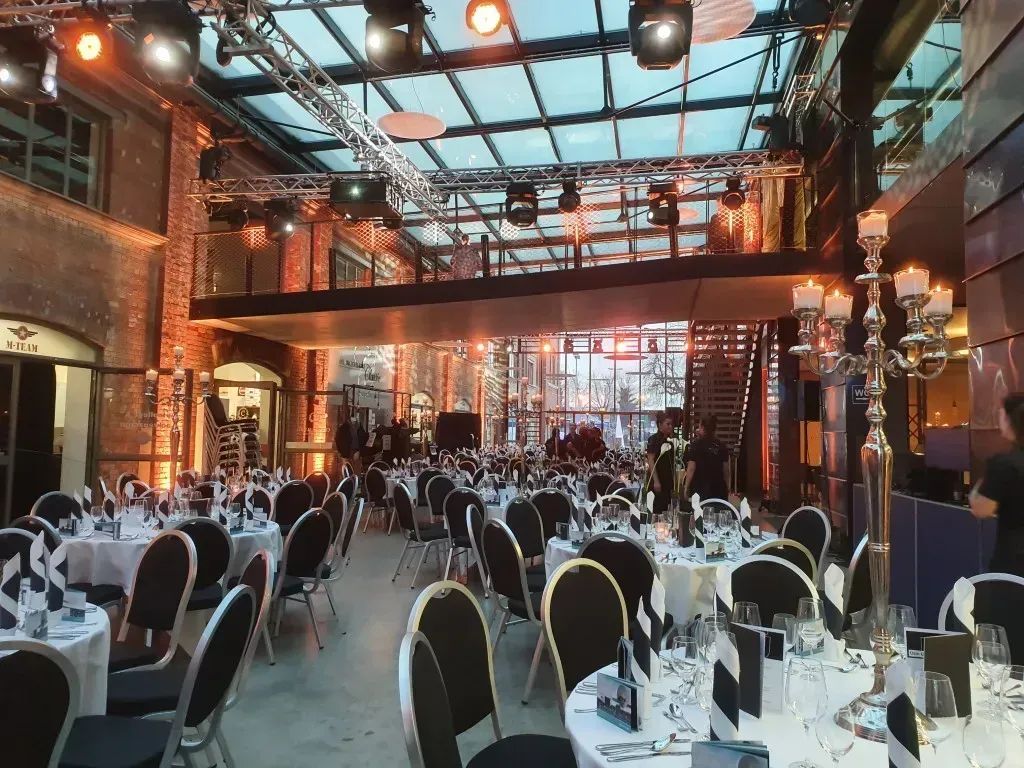 Saal der Oldtimerfabrik Classic in Neu-Ulm