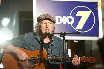 Liveauftritt eines Musikers bei Radio7