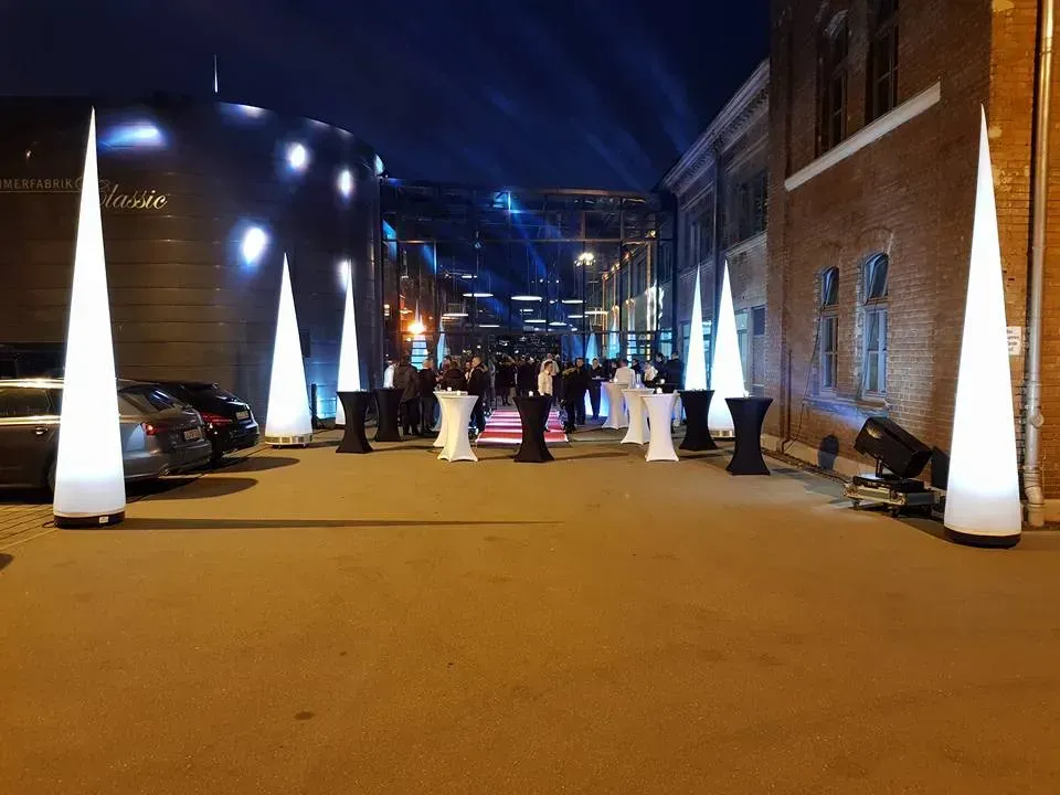 Außenbereich der Oldtimerfabrik Classic in Neu-Ulm