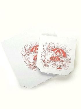 Dos cajas de pizza blancas con un diseño rojo sobre un fondo blanco.