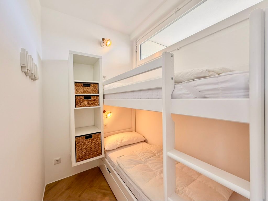 Kinderzimmer der Ferienwohnung Wellnesswelle in Sierksdorf mit Etagenbett