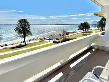 Meerblick von der Terrasse der Ferienwohnung Traumblick über Promenade und Ostsee in Sierksdorf