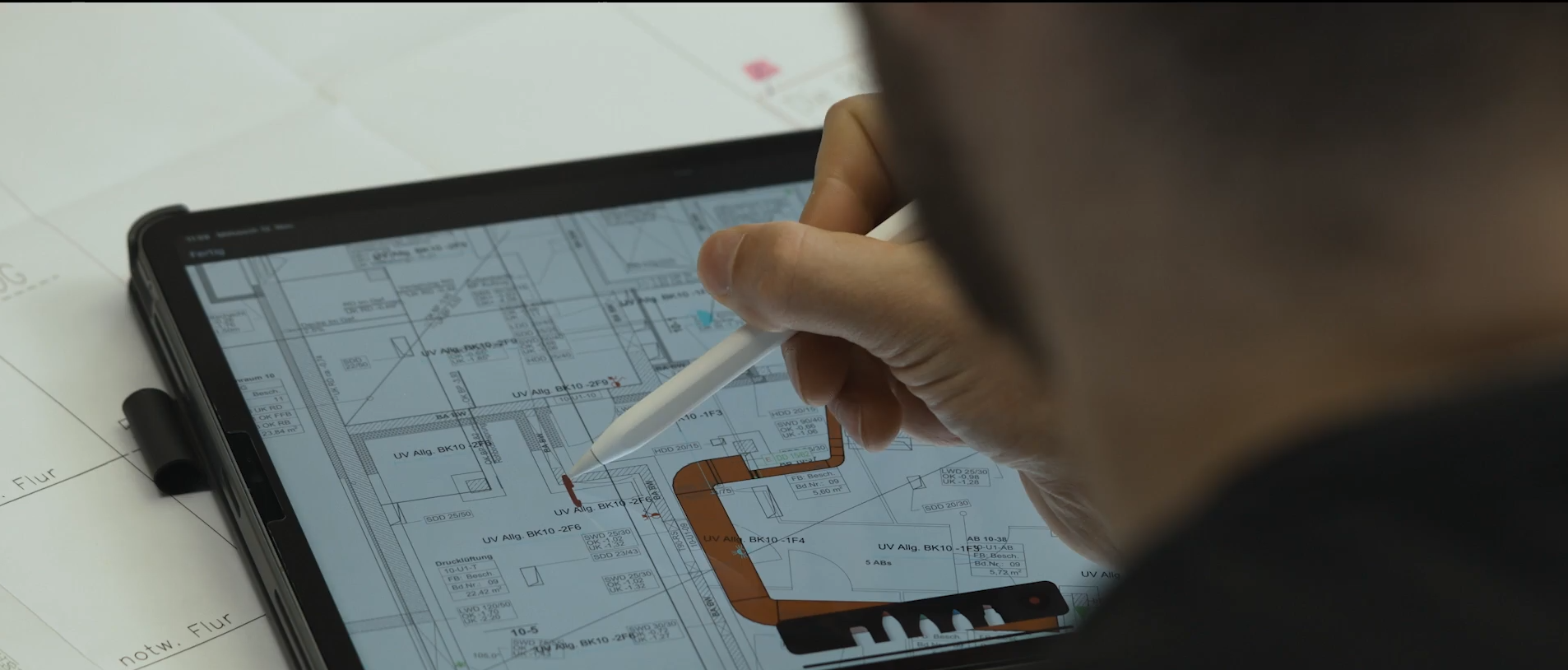 Planung elektrischer Anlagen auf einem digitalen Bauplan