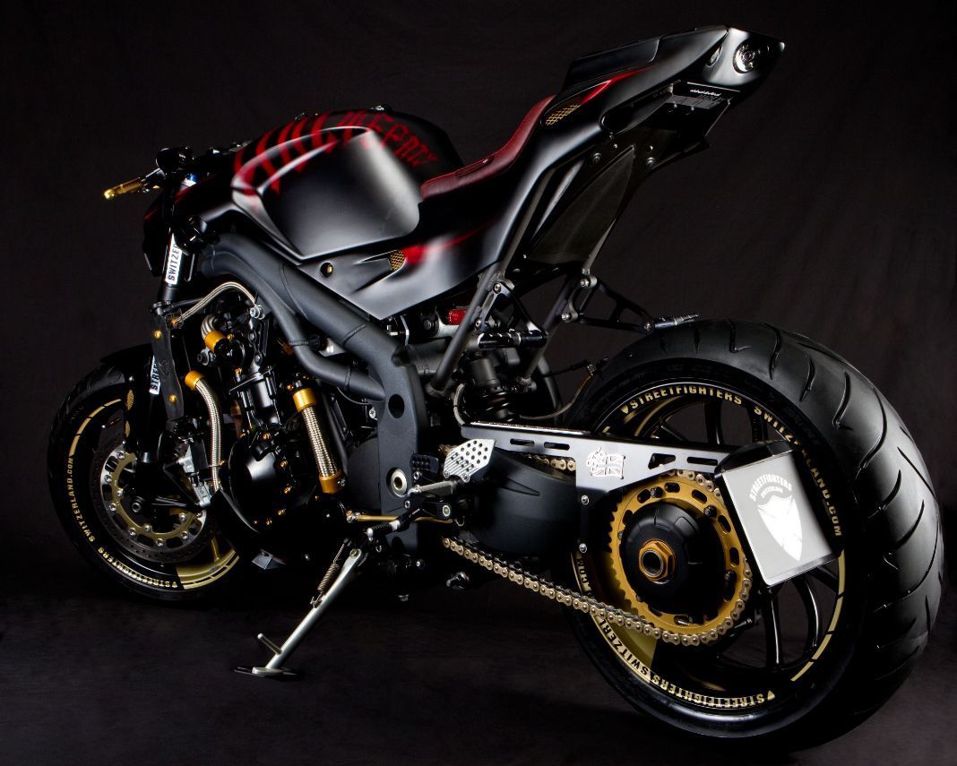 Triumph - Streetfighters Switzerland GmbH - Interlaken