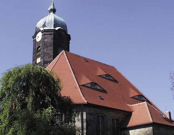 Biberschwanzdeckung auf Kirchendach