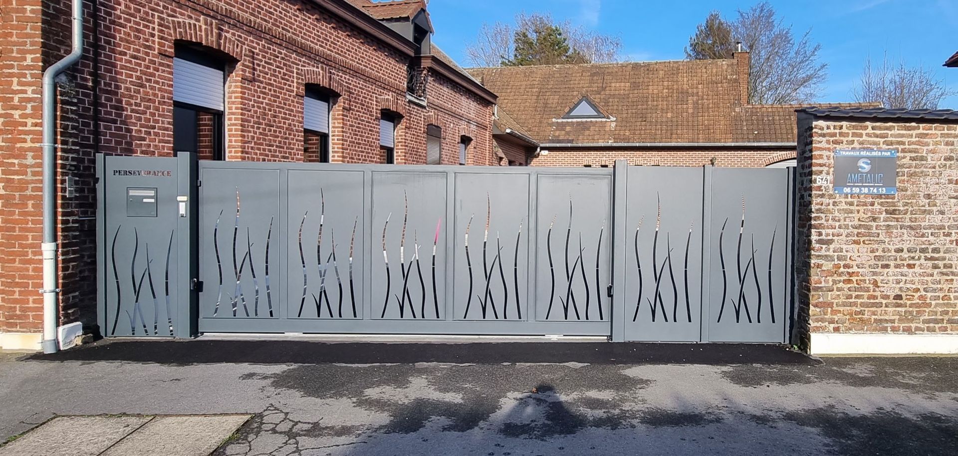 Vers Portail et clôture