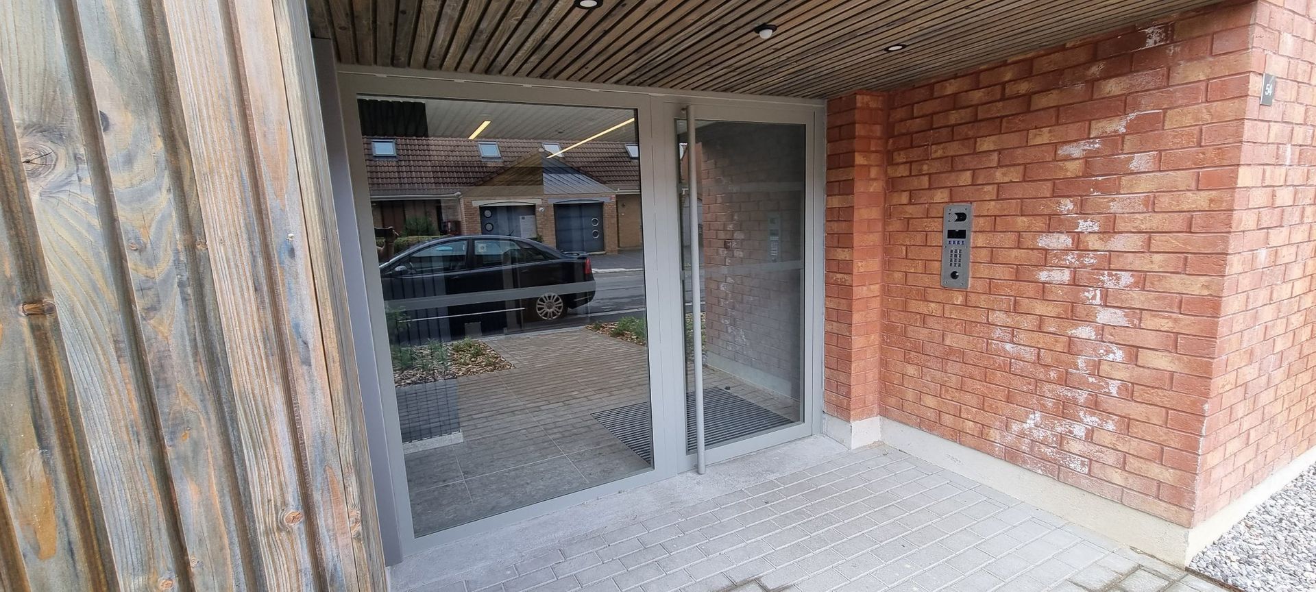 Porte acier vitrée avec contrôle d'accès