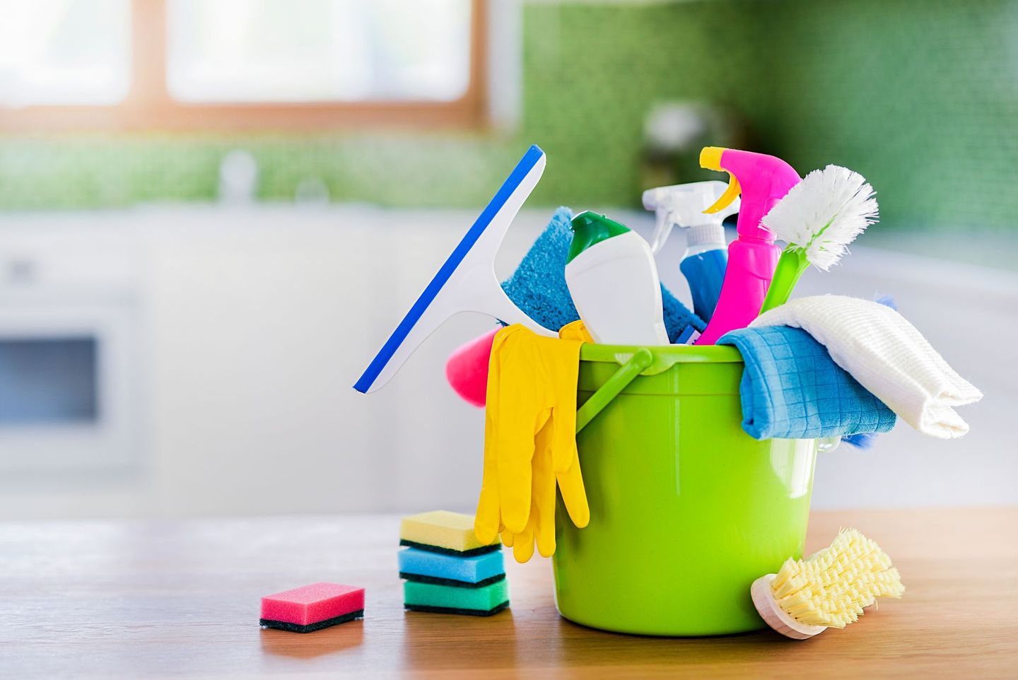 Seau et produits colorés