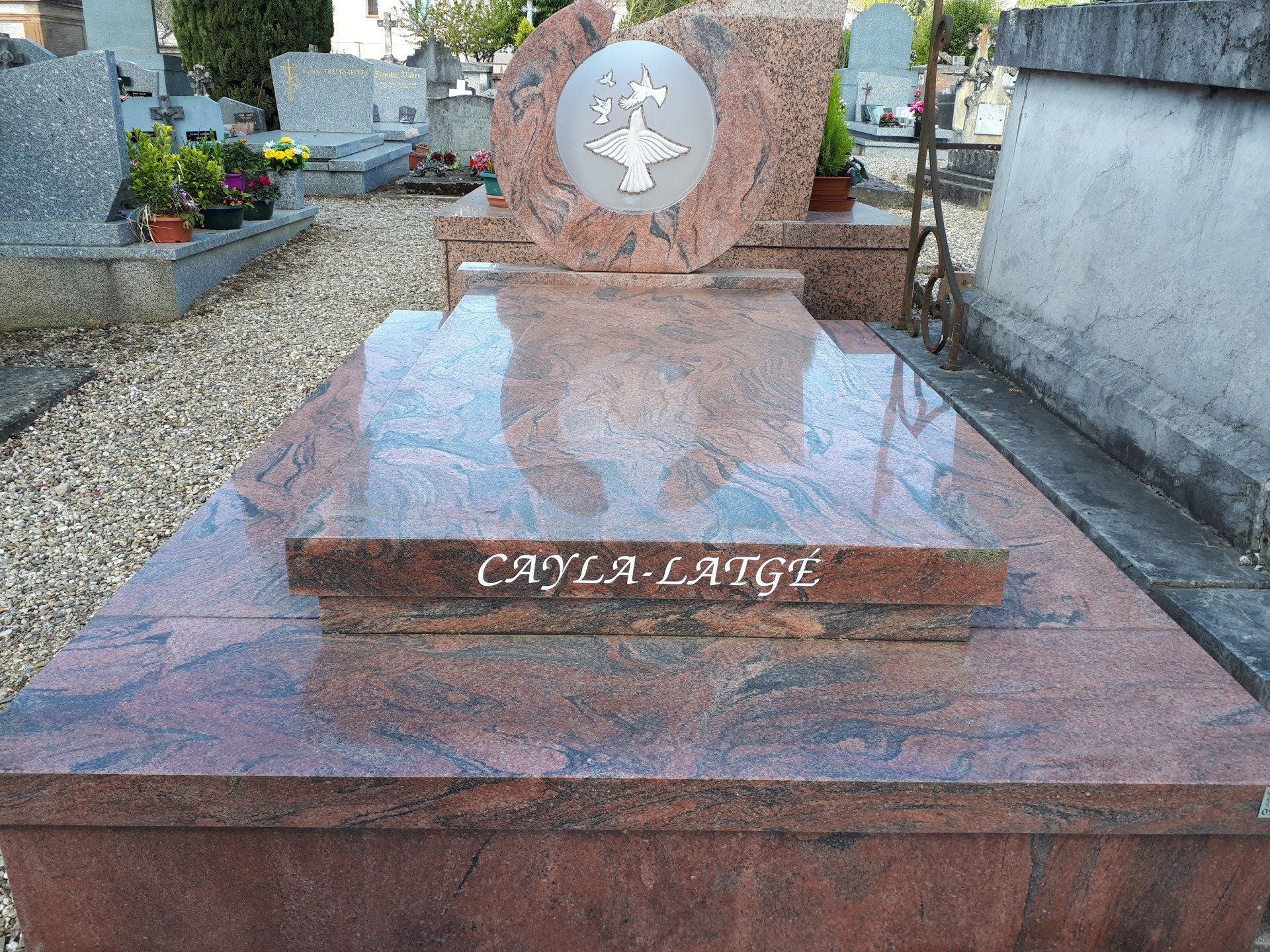 Monument funéraire - réalisation sur mesure dans nos ateliers