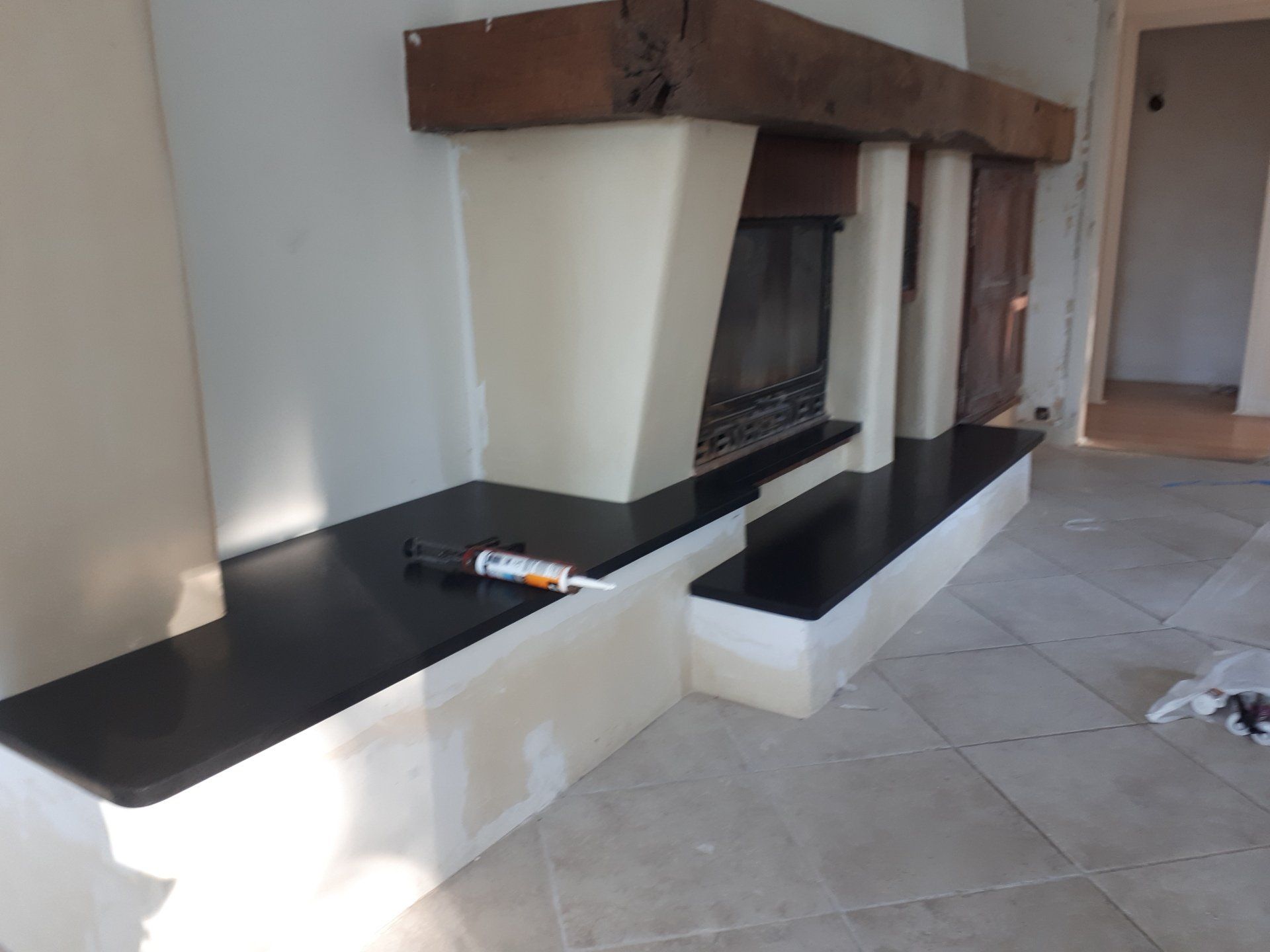 Habillage de cheminée en granit