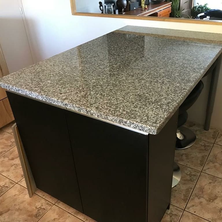 Granit de Saint-Salvy - plan de travail sur mesure