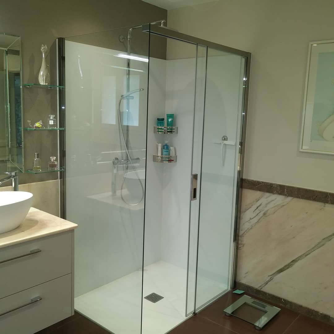 Murs en marbre rose - salle de bains