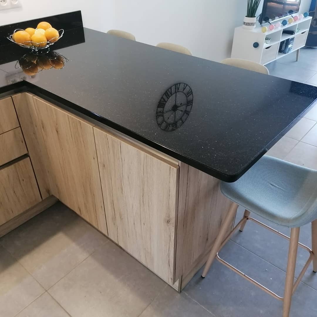 Plan de travail en granit noir galaxy