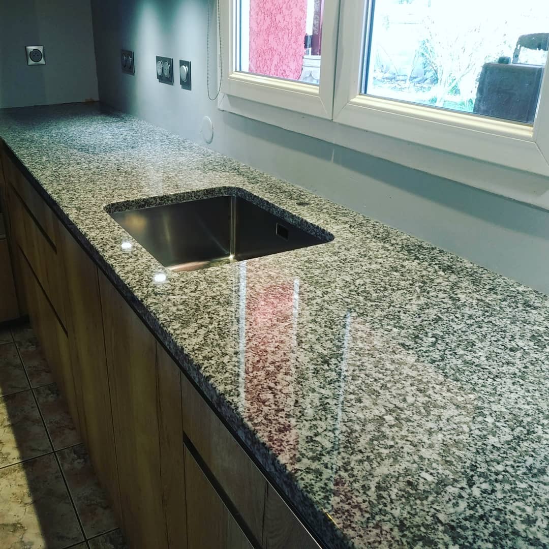 Plan de travail en granit de Saint-Salvy