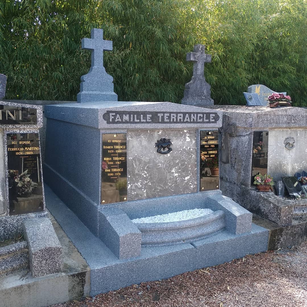 Rénovation de monument funéraire en béton après