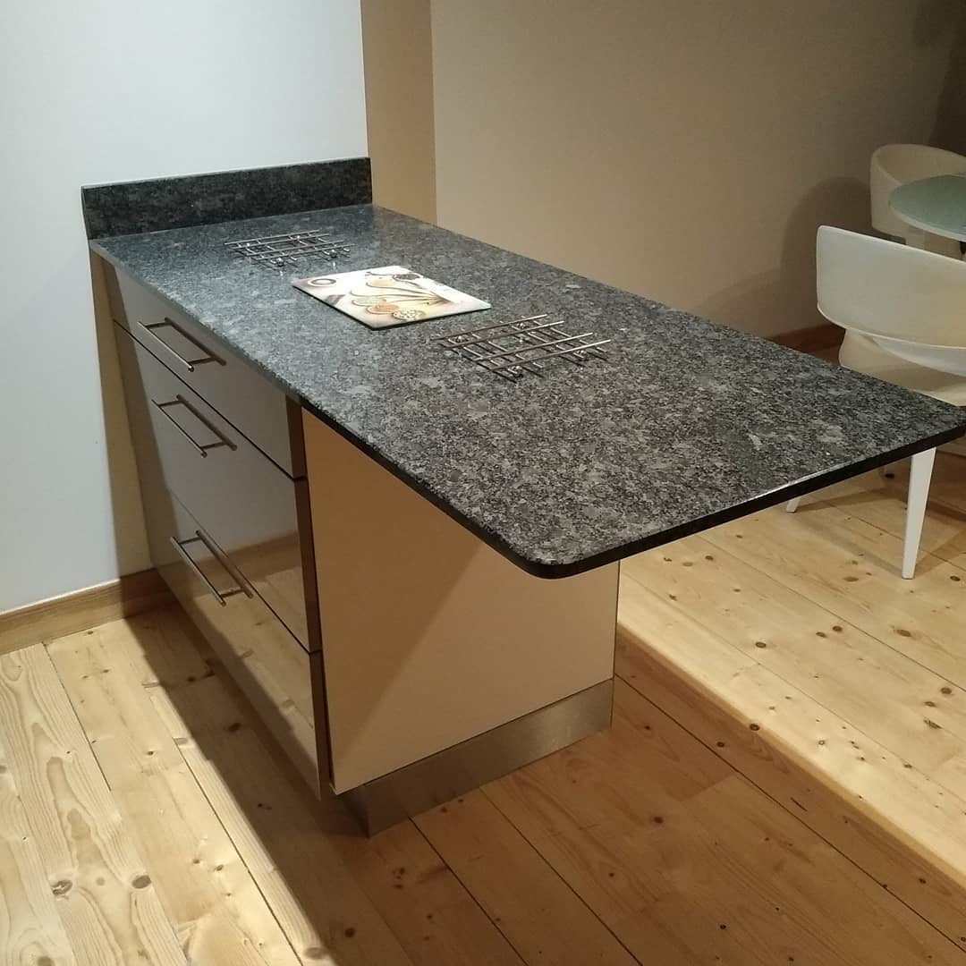 Plan de travail en granit steel grey