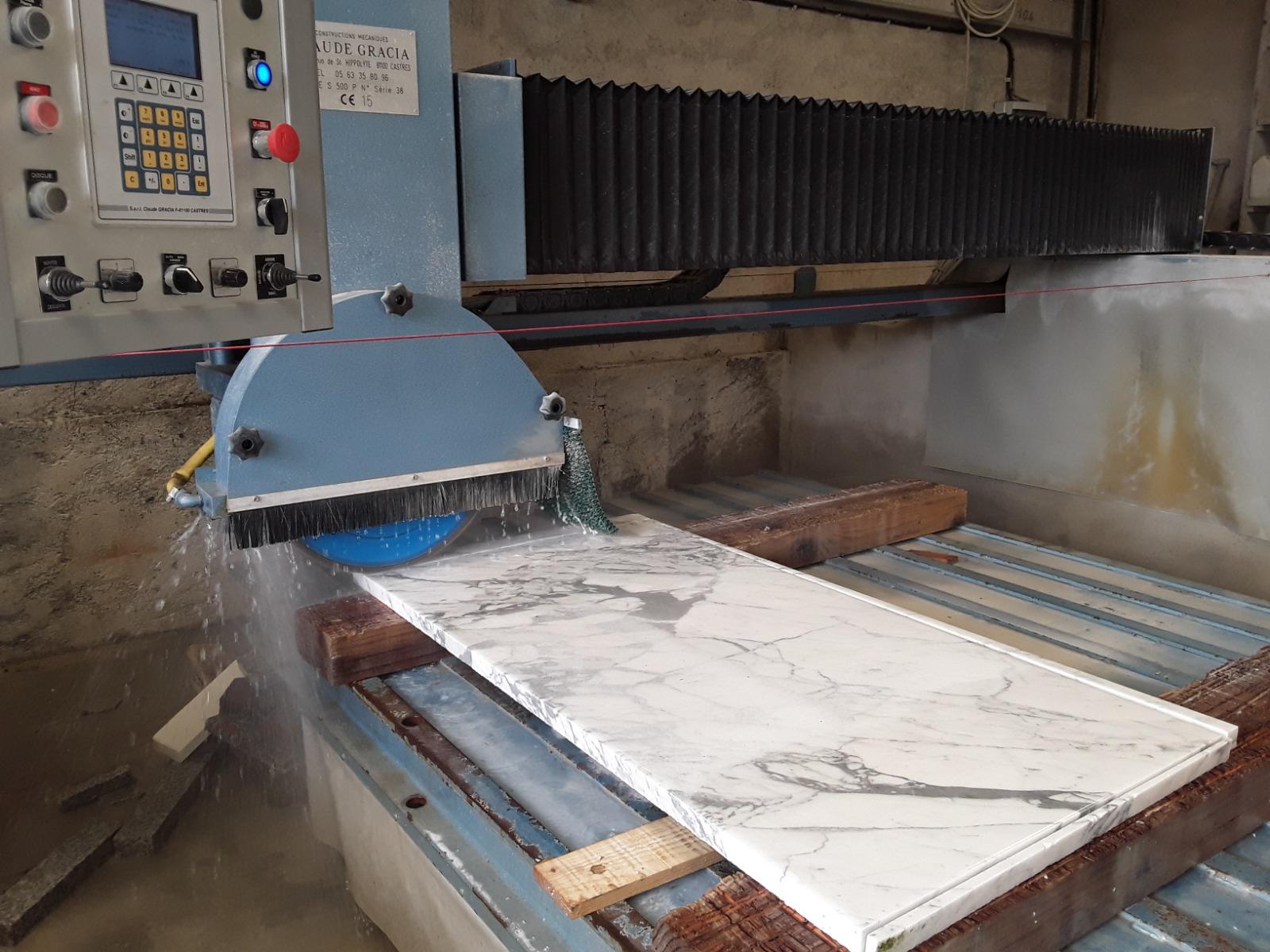 Réalisation d'une table en marbre dans notre atelier