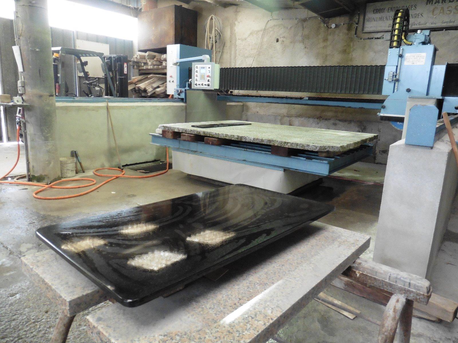 Façonnage de la pierre naturelle - réalisation de plan de travail de cuisine