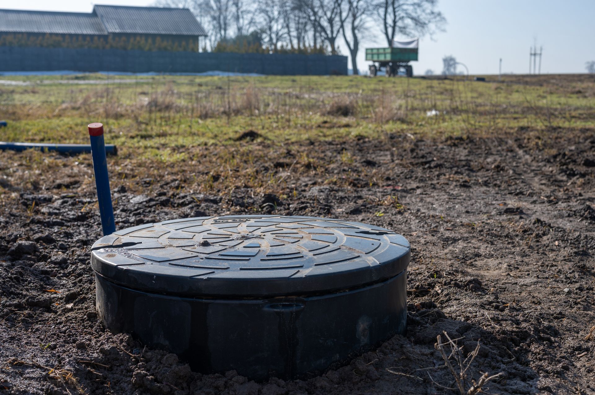 Accès pour fosse septique dans sur une propriété agricole.
