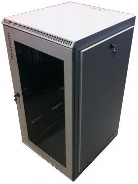 Un armario blanco con una puerta de cristal y una cerradura.