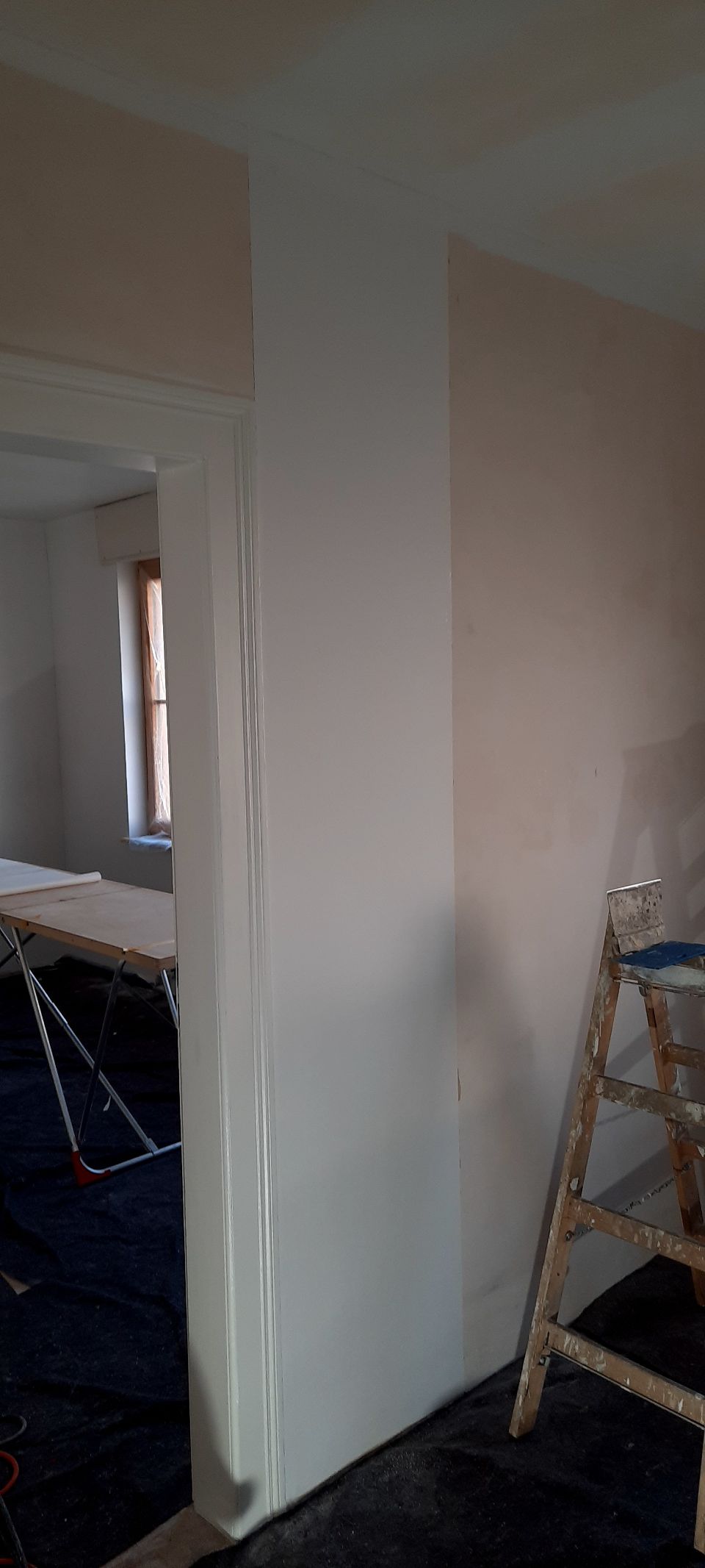 Malerarbeiten in einem Innenbereich