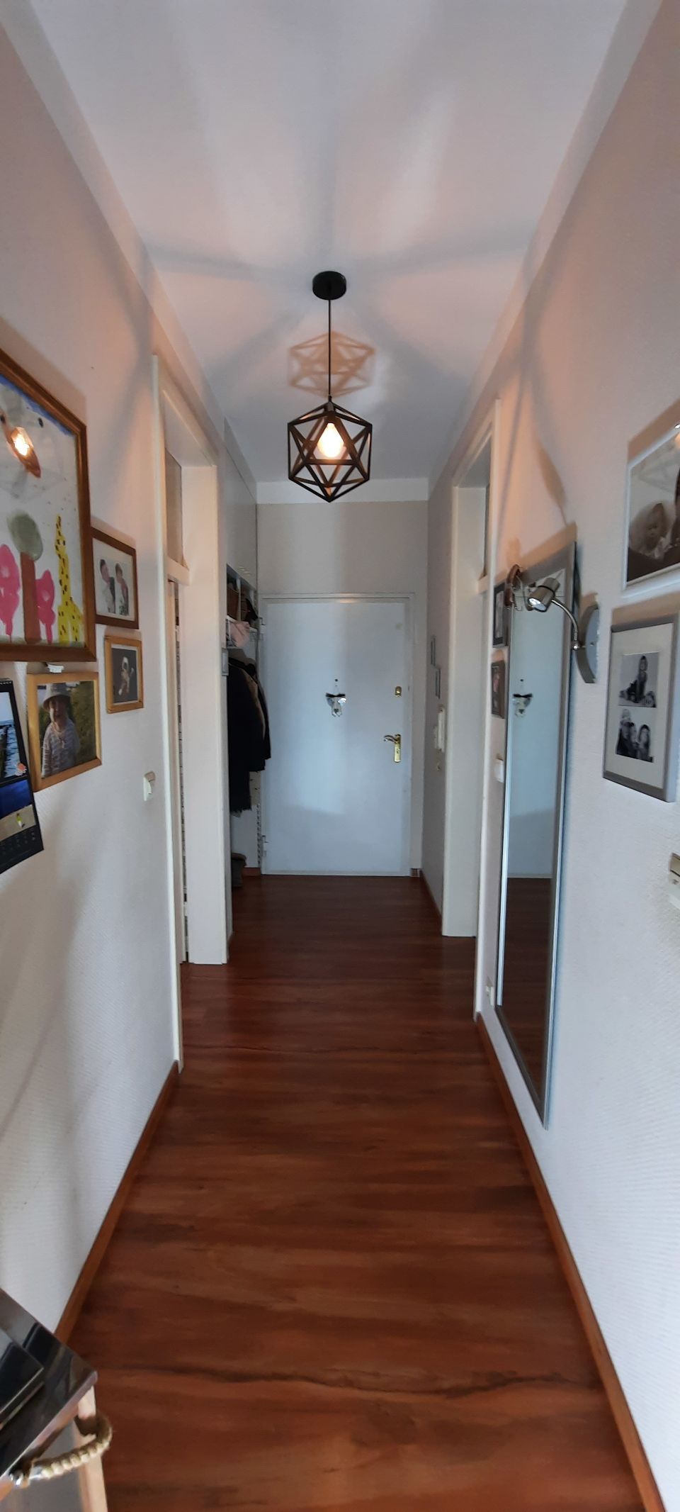 Gemalte Wände in einem Korridor