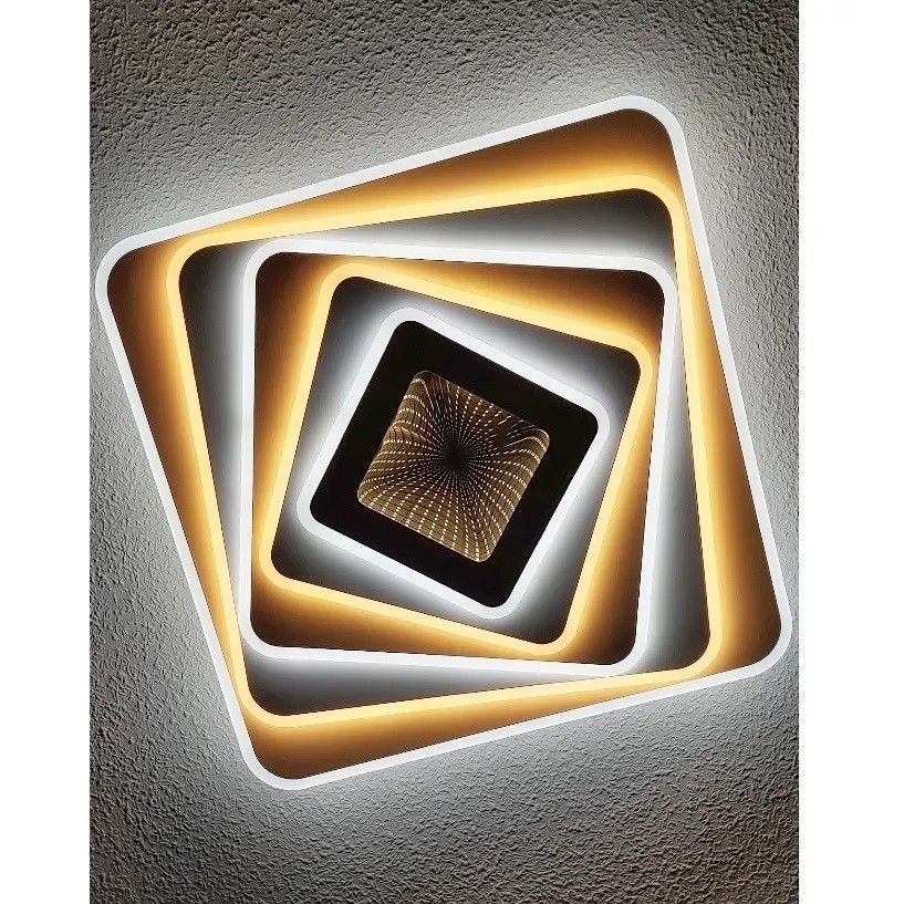 Un aplique de pared moderno con cuatro marcos cuadrados en espiral, concéntricos entre sí, en color dorado, blanco y negro