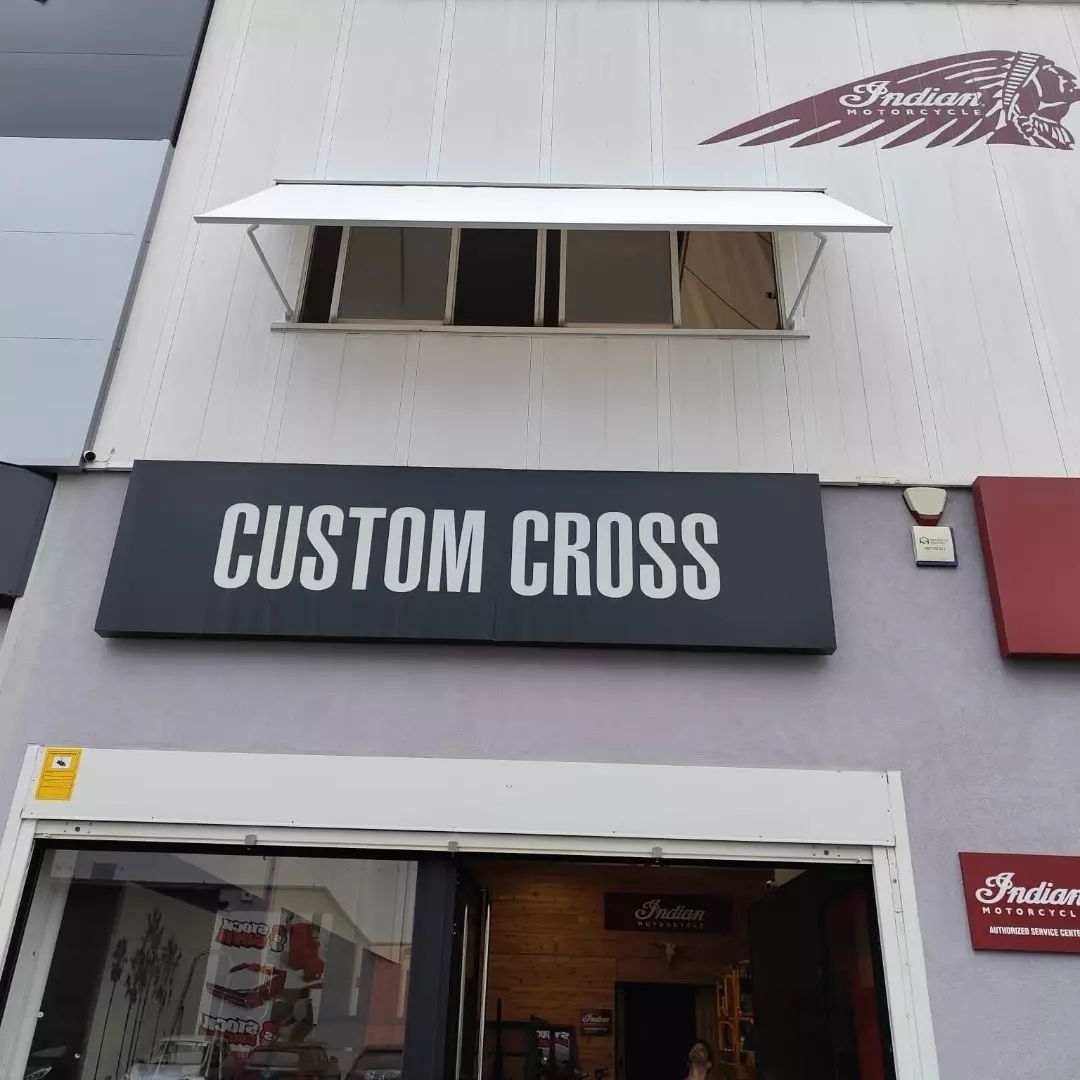 La fachada de un negocio llamado