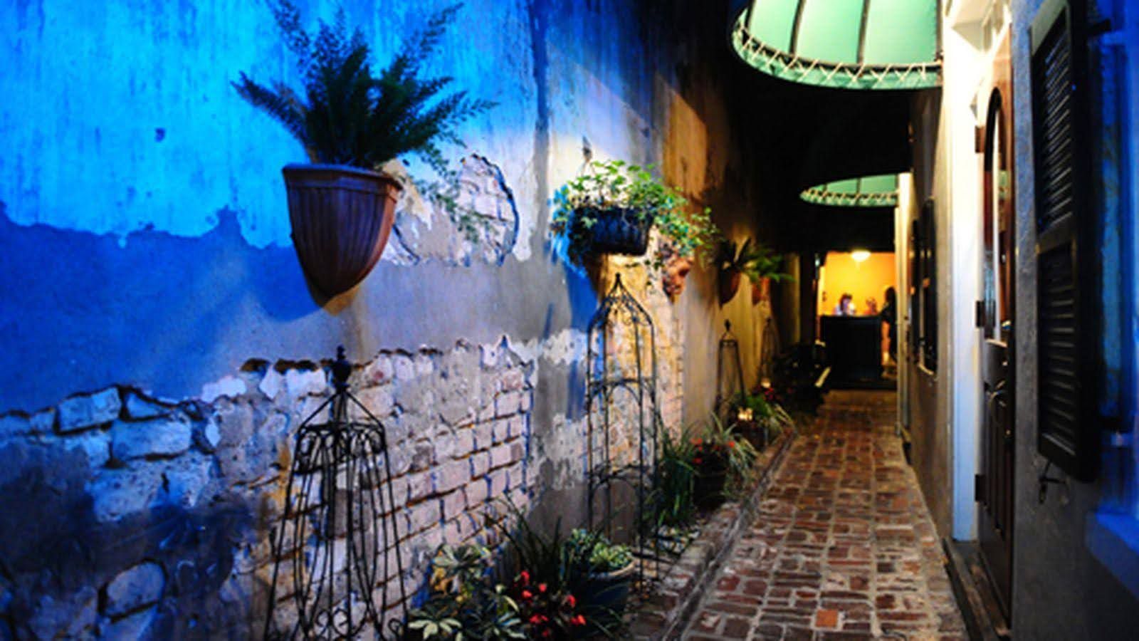 82 Queen | A Courtyard of Classic Southern Charm