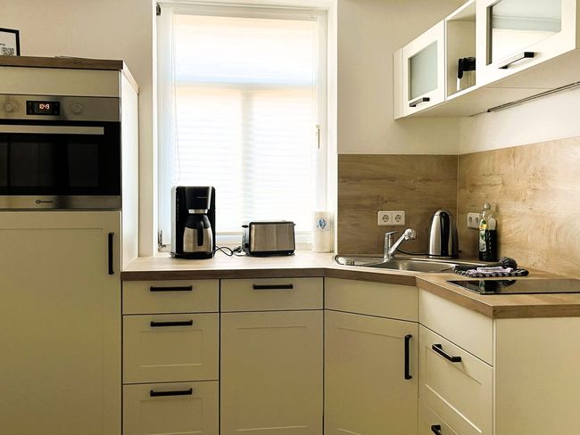 Küche mit Backofen Geschirrspüler und Spüle Apartment 3