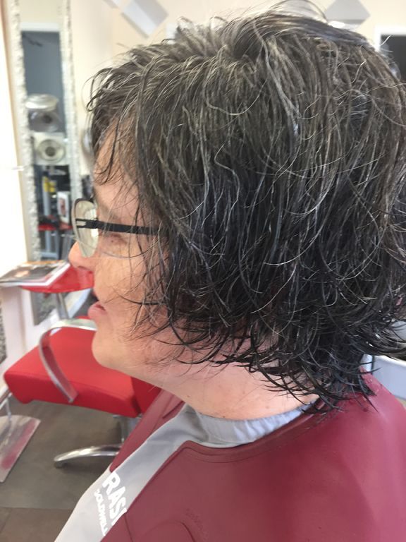 Coiffeur FF & Kosmetik IL - Coiffeursalon und Kosmetiksalon in Fällanden