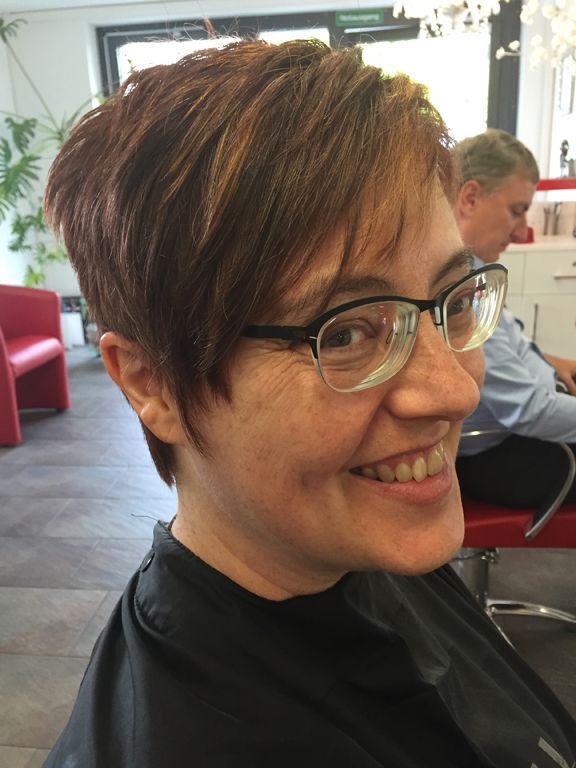 Coiffeur FF & Kosmetik IL - Coiffeursalon und Kosmetiksalon in Fällanden