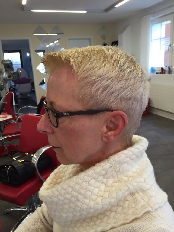 Coiffeur FF & Kosmetik IL - Coiffeursalon und Kosmetiksalon in Fällanden