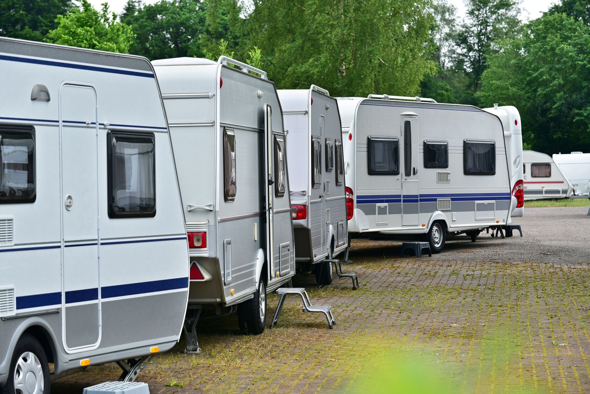 Caravane stockée en extérieur